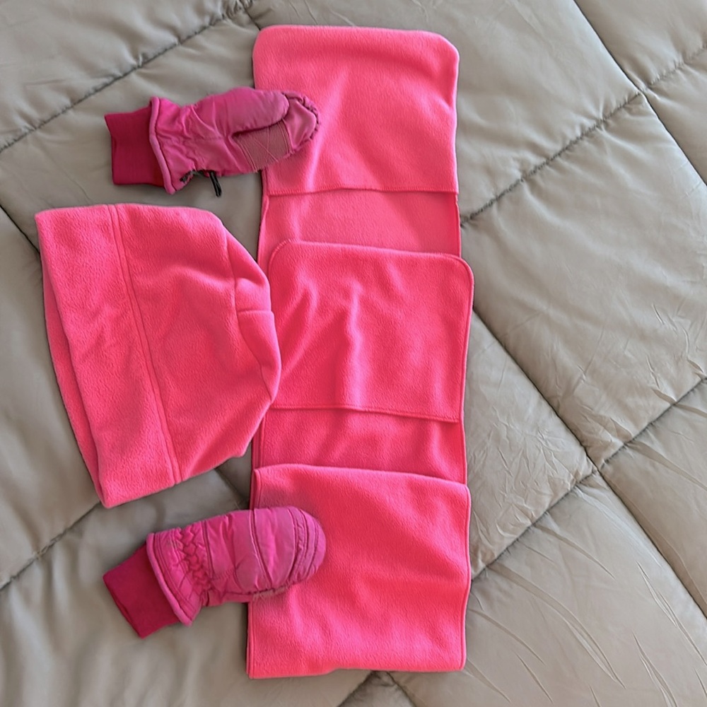3 pcs Hat, Scarf & gloves beautiful set made by “MaidenMills” Polar fleece mat’l